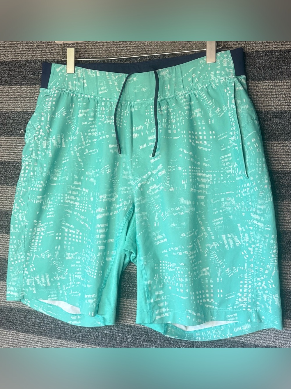 Lululemon Men’s Teal Pattern Athletic Shorts Size Large EUC